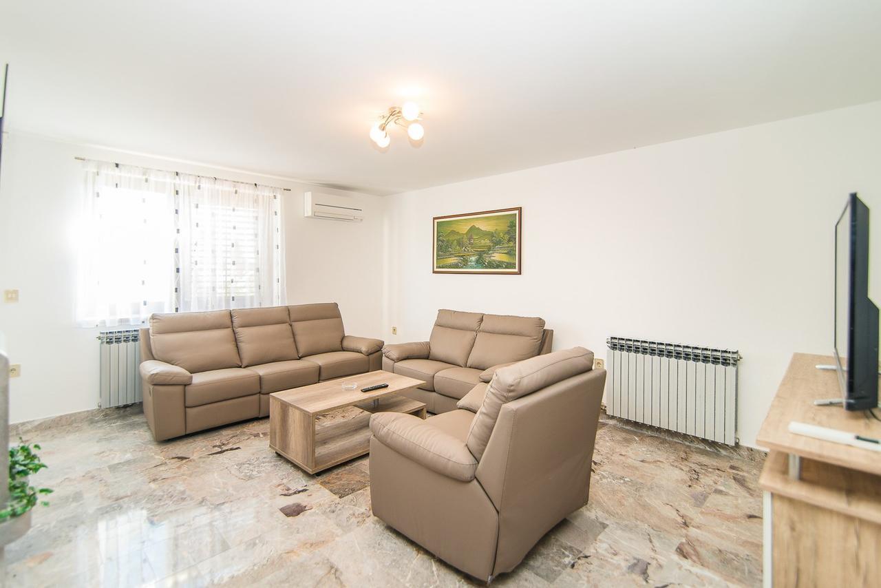 Apartments Dino Poreč Eksteriør billede